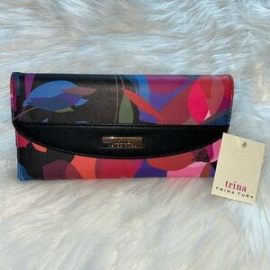 🆕 Trina Turk Wallet Floral Design Black Pink